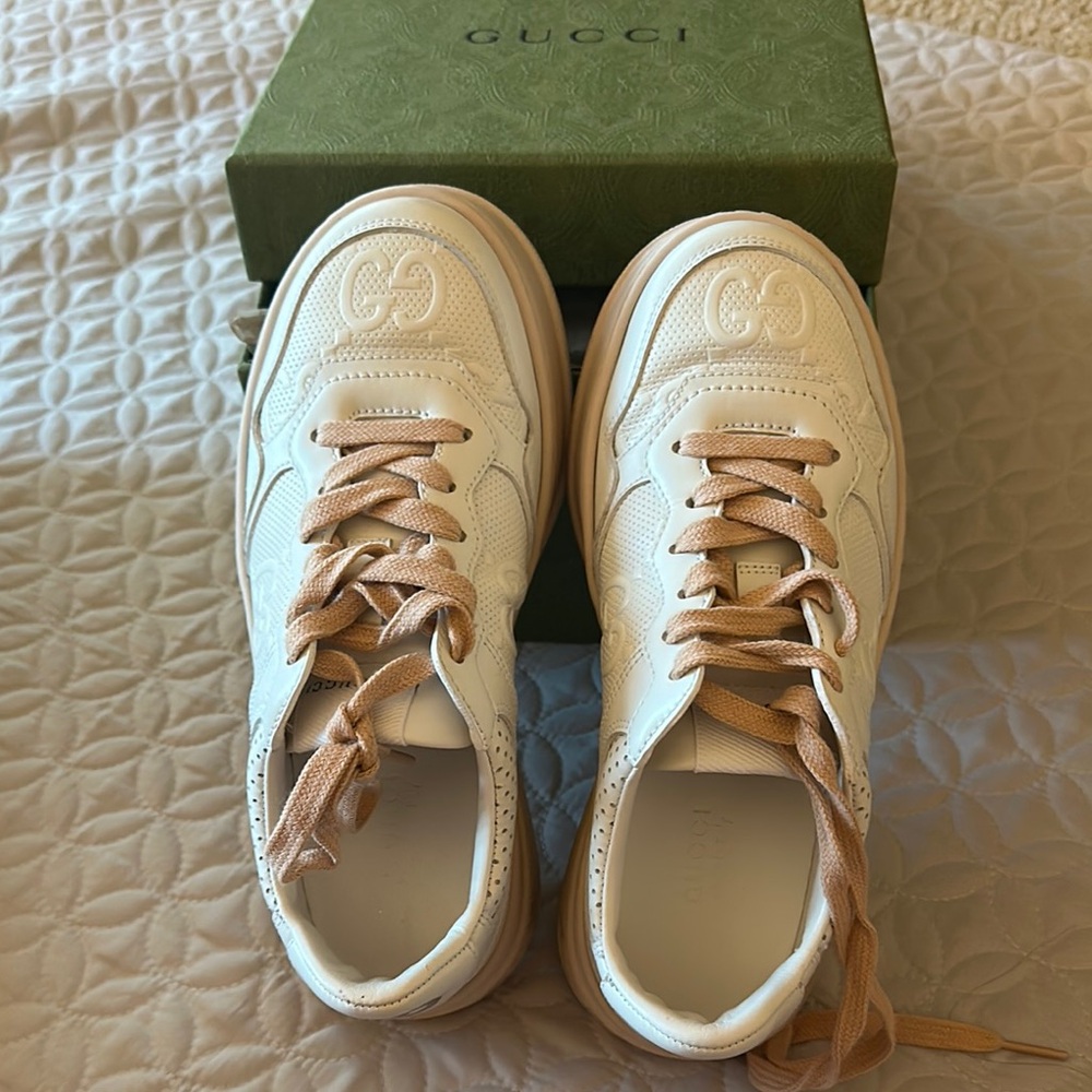 Gucci Cream Sneakers with Brown Laces
